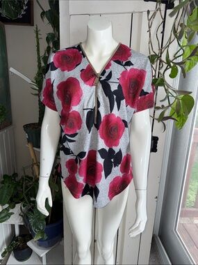 Suzy Shier Women's Pink Rose Print Short Sleeve Top with Zip Oversized XS NWOT